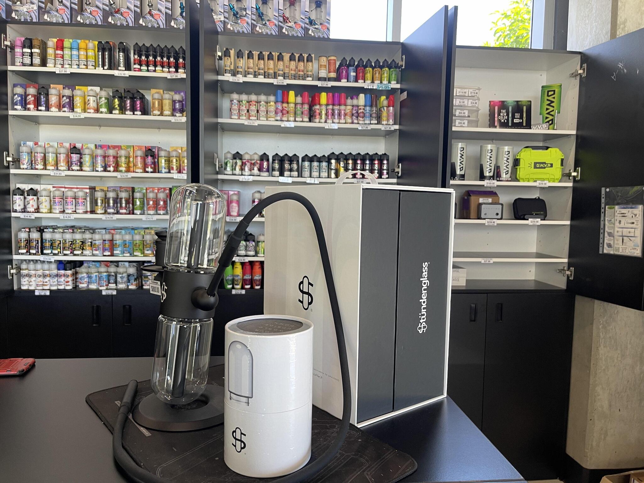 elfbar nachfüll pod läuft aus Ignite your senses at our NEW store in Baywest Mall! 🛍️ Step into  @wonderlandstore000:your ultimate destination for vapes, hookahs, cigars  and more 🚬 💨 Explore a world of flavours and experiences like main image 1