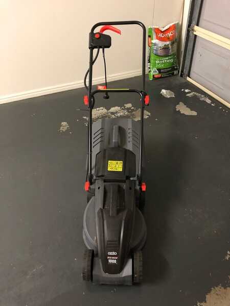 Ozito ecomow discount 1000